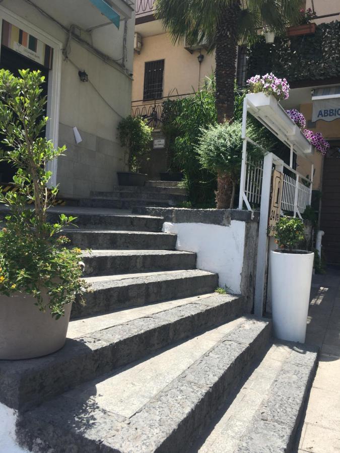 Corallo Holiday House Acitrezza Aci Trezza Extérieur photo